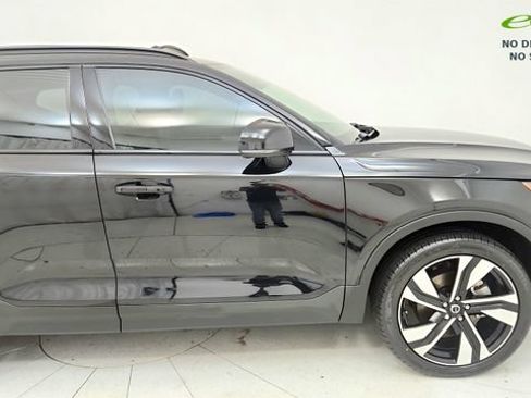 Used 2024 Volvo XC40 B5 Plus w/ Protection Package Premier AWD/4WD image 21