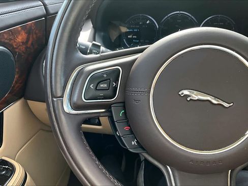 Used 2013 Jaguar XJ RWD image 23