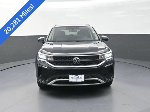 Used 2024 Volkswagen Taos SE AWD/4WD image 2
