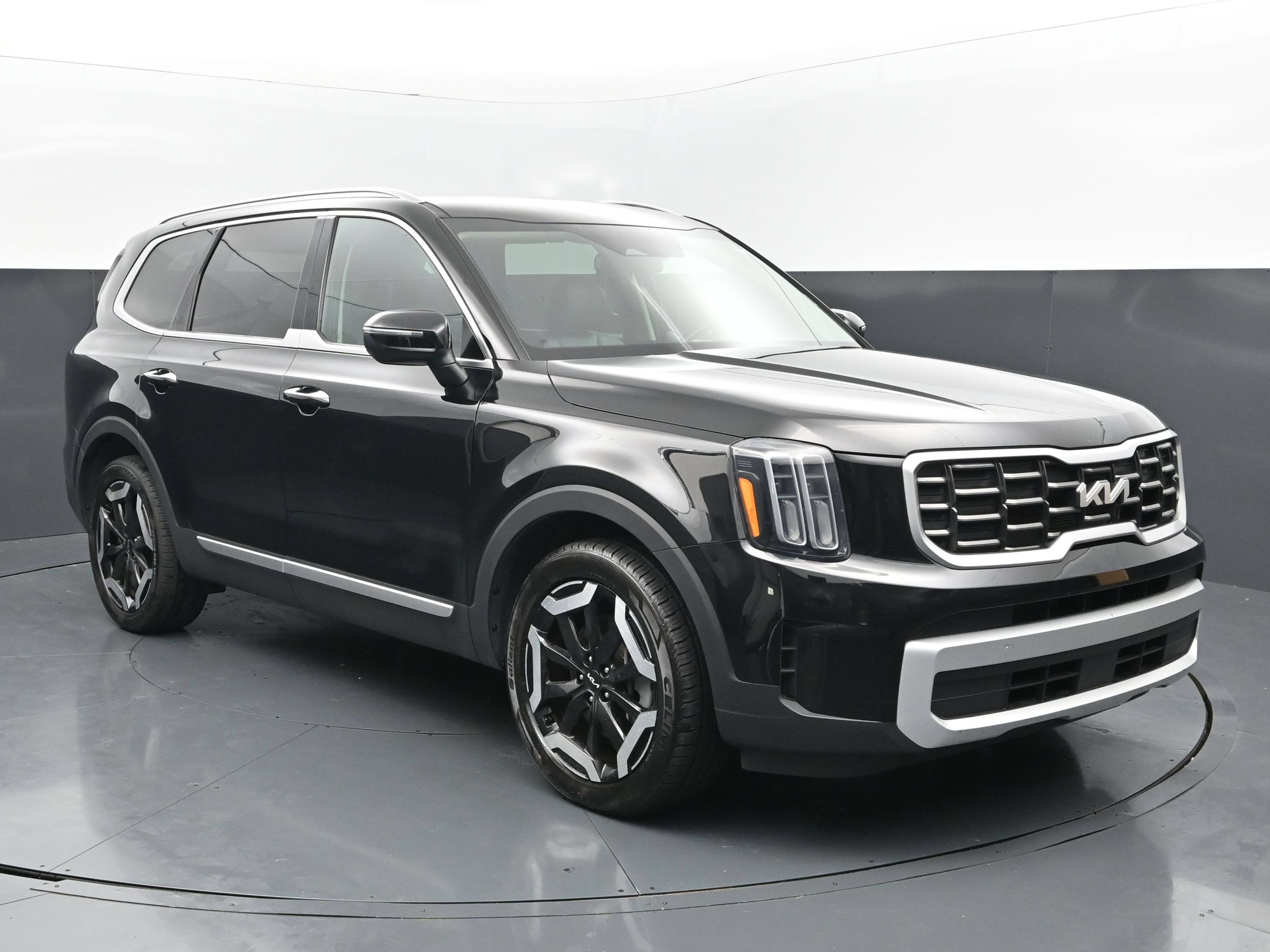 Used 2025 Kia Telluride S FWD image 7