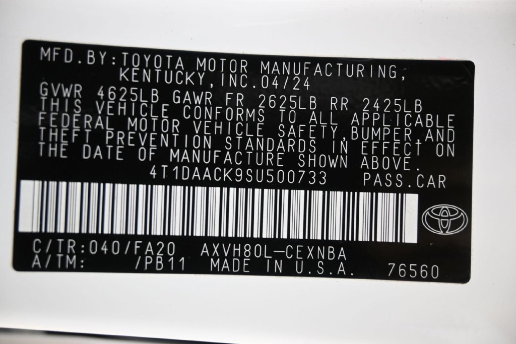 Used 2025 Toyota Camry LE FWD image 9