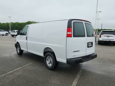 New 2026 Chevrolet Express 3500 RWD image 5