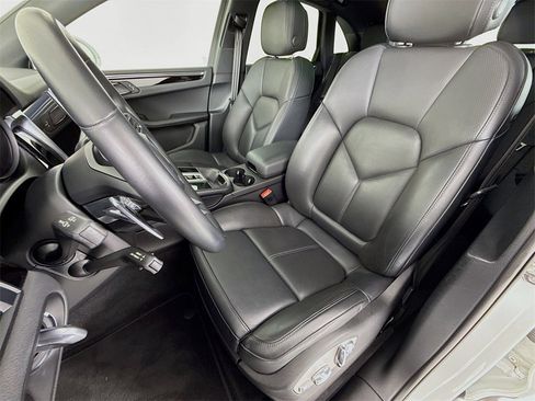 Used 2024 Porsche Macan image 5