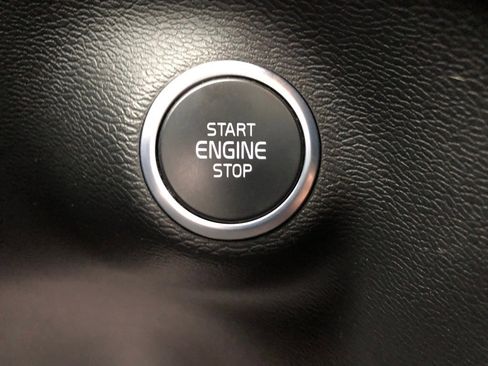 Used 2022 Volvo XC40 T5 R-Design w/ Advanced Package image 24