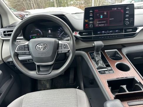 Used 2021 Toyota Sienna LE image 15