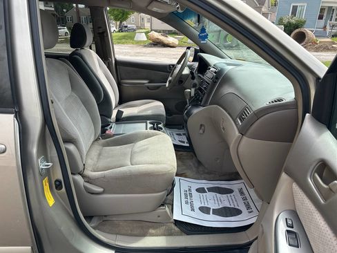 Used 2008 Toyota Sienna LE FWD image 12