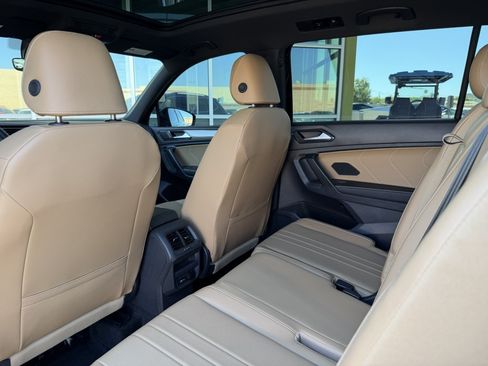 Used 2024 Volkswagen Tiguan SE w/ Panoramic Sunroof Package FWD image 33