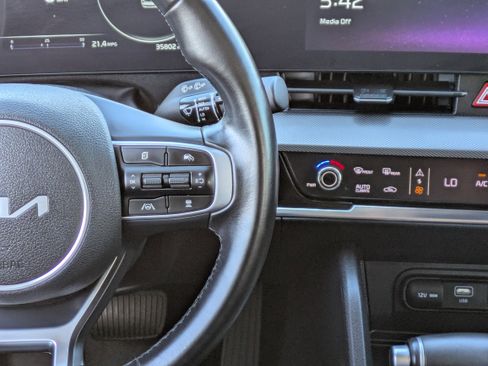 Used 2023 Kia Sportage SX image 22