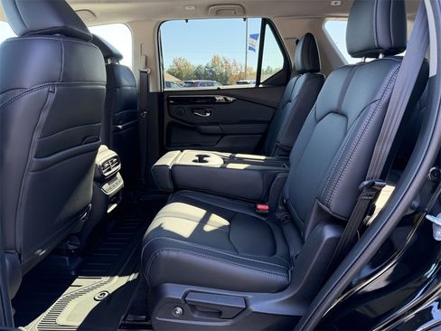 New 2025 Honda Pilot Touring image 12