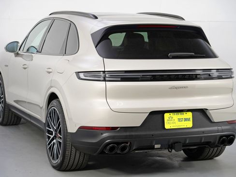 Used 2025 Porsche Cayenne E-Hybrid image 50
