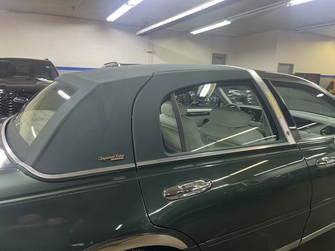 Used 1999 Lincoln Town Car Signature image 7