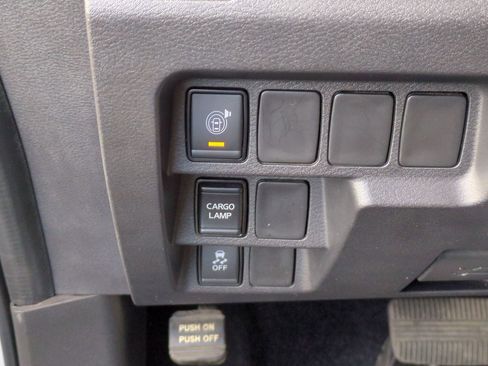 Used 2023 Nissan Frontier SV w/ Midnight Edition Package image 21