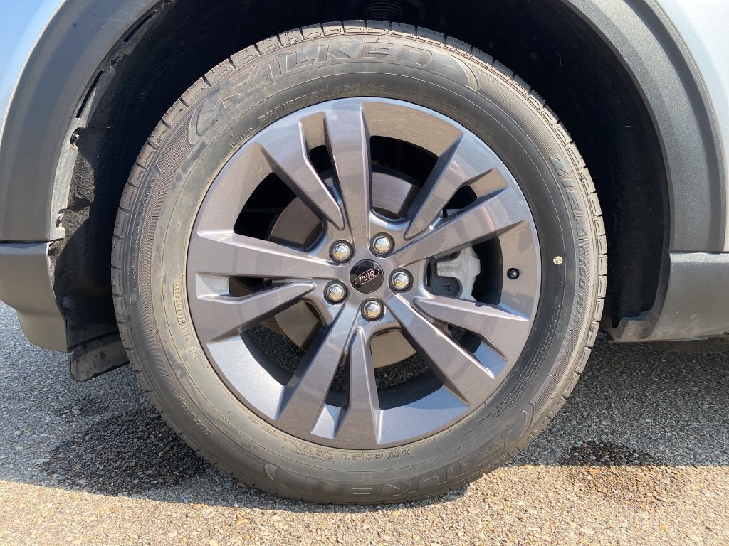 Used 2023 Ford Explorer XLT w/ Equipment Group 202A AWD/4WD image 27