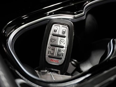 New 2026 Chrysler Pacifica Limited image 29