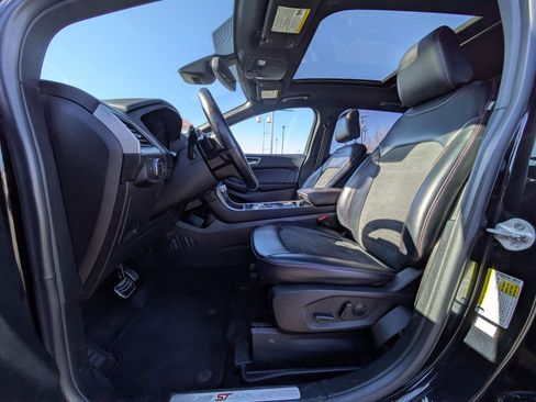 Used 2023 Ford Edge ST-Line w/ Class II Trailer Tow Package image 26