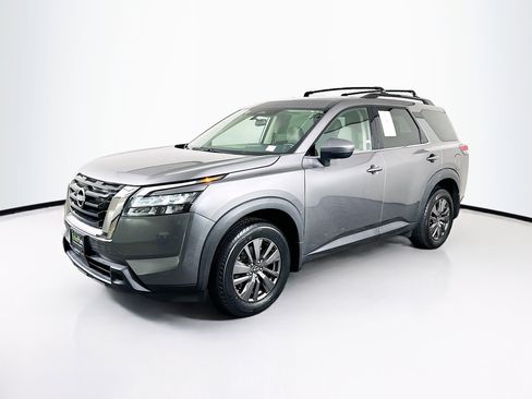 Used 2023 Nissan Pathfinder SV AWD/4WD image 3
