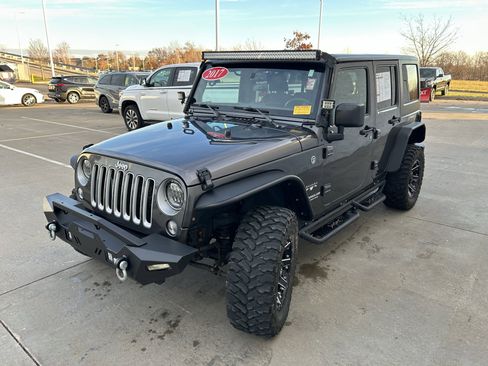 Used 2017 Jeep Wrangler Unlimited Sahara image 3