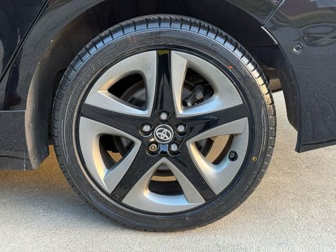 Used 2021 Toyota Prius XLE image 33