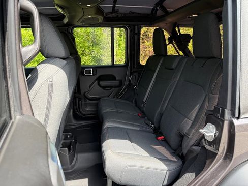 Used 2025 Jeep Wrangler Unlimited Sport image 18