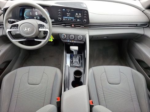 Used 2024 Hyundai Elantra SE image 11