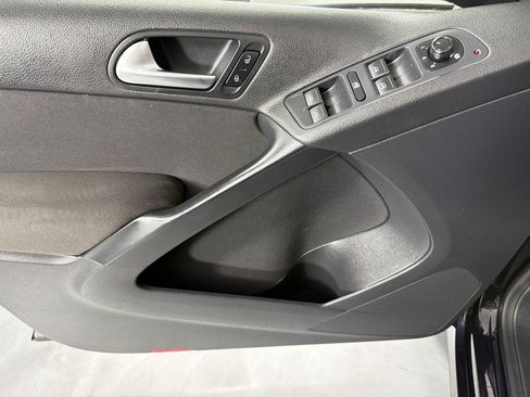 Used 2017 Volkswagen Tiguan S FWD image 11