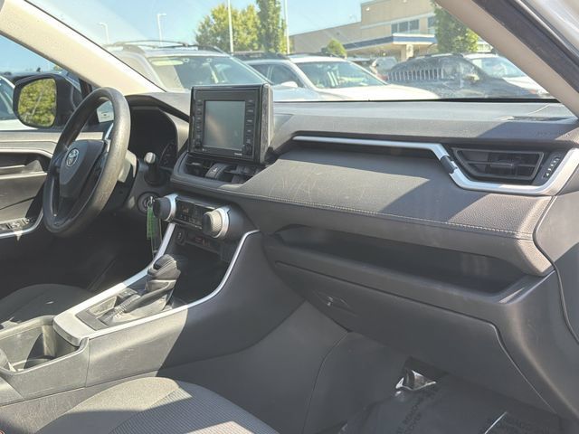 Used 2022 Toyota RAV4 LE FWD image 18