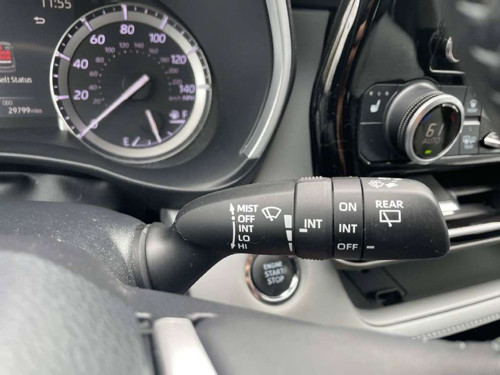 Used 2022 Toyota Highlander XLE AWD/4WD image 32