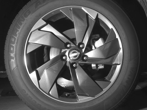 Used 2025 Nissan Rogue SV AWD/4WD image 13
