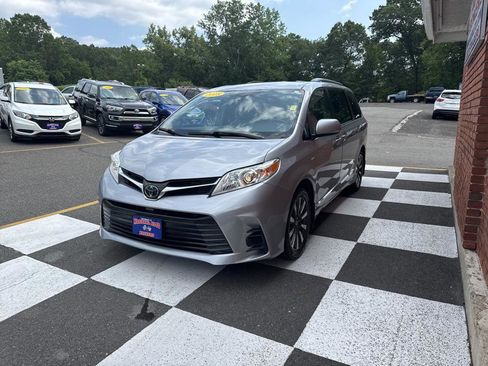 Used 2018 Toyota Sienna LE image 5