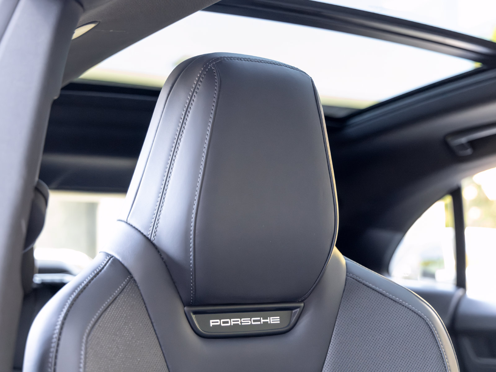 Certified 2025 Porsche Macan Electric RWD image 64