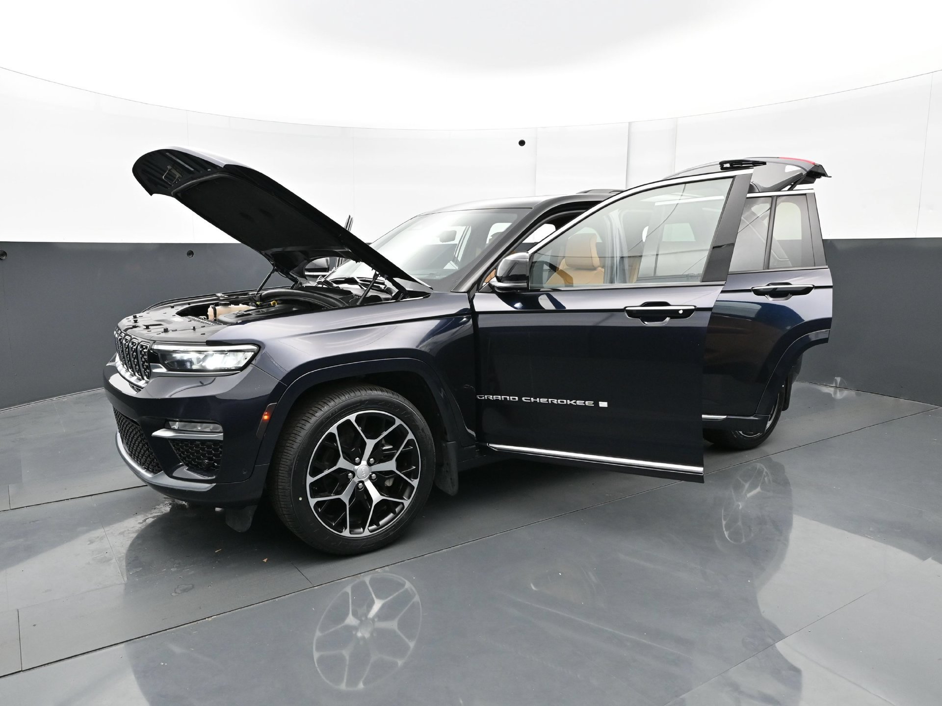 Used 2024 Jeep Grand Cherokee Summit AWD/4WD image 33