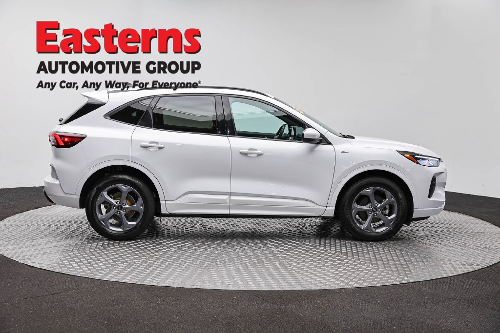 Used 2023 Ford Escape ST-Line Select AWD/4WD image 5