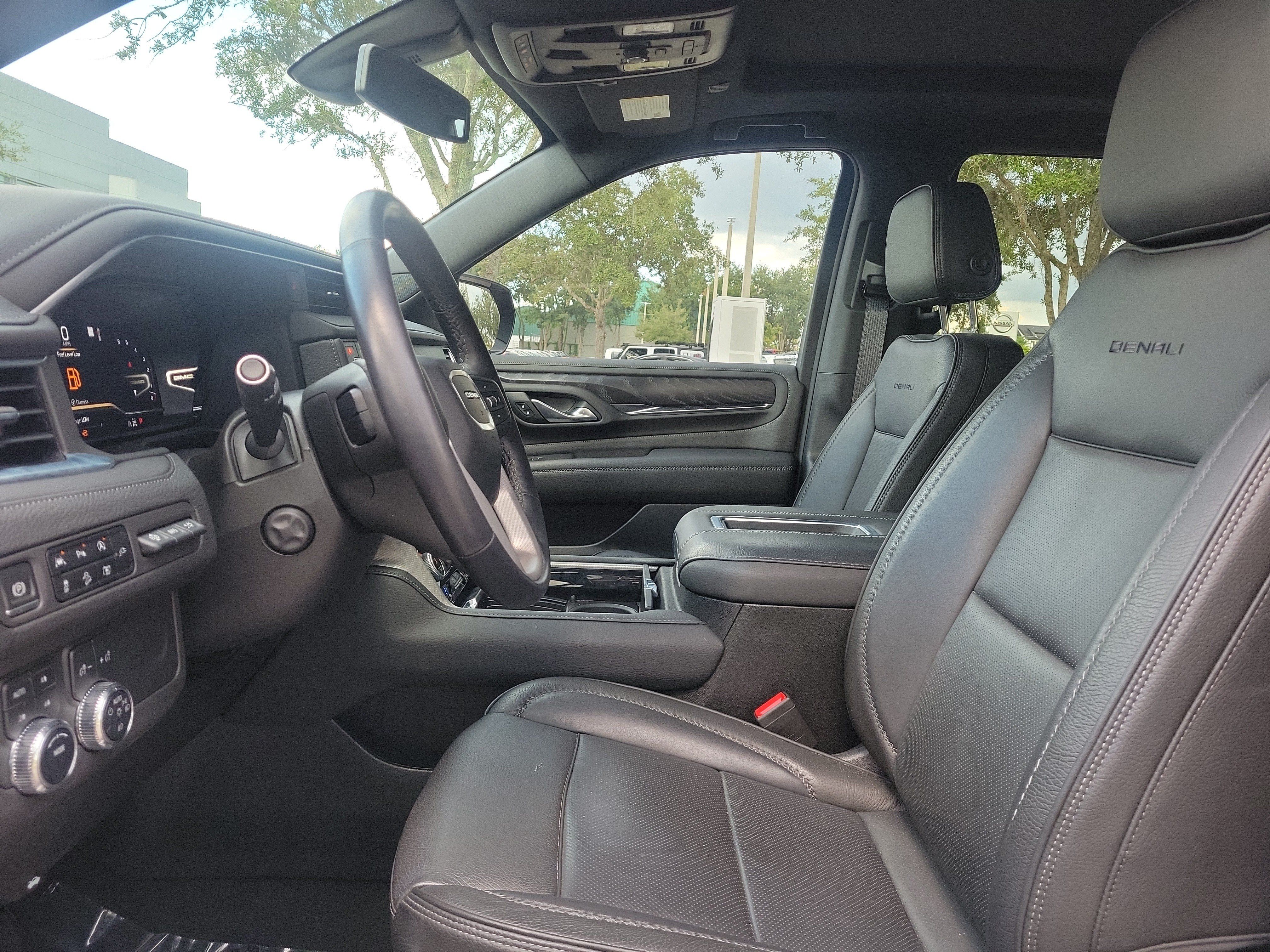Used 2022 GMC Yukon Denali AWD/4WD image 16