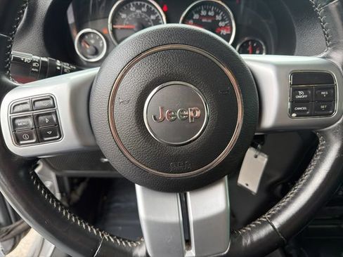 Used 2017 Jeep Wrangler Unlimited Rubicon AWD/4WD image 12