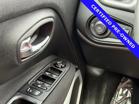 Used 2021 Jeep Renegade Latitude image 22