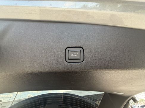 Used 2025 Cadillac XT6 Luxury w/ LPO, Floor Liner Package AWD/4WD image 37