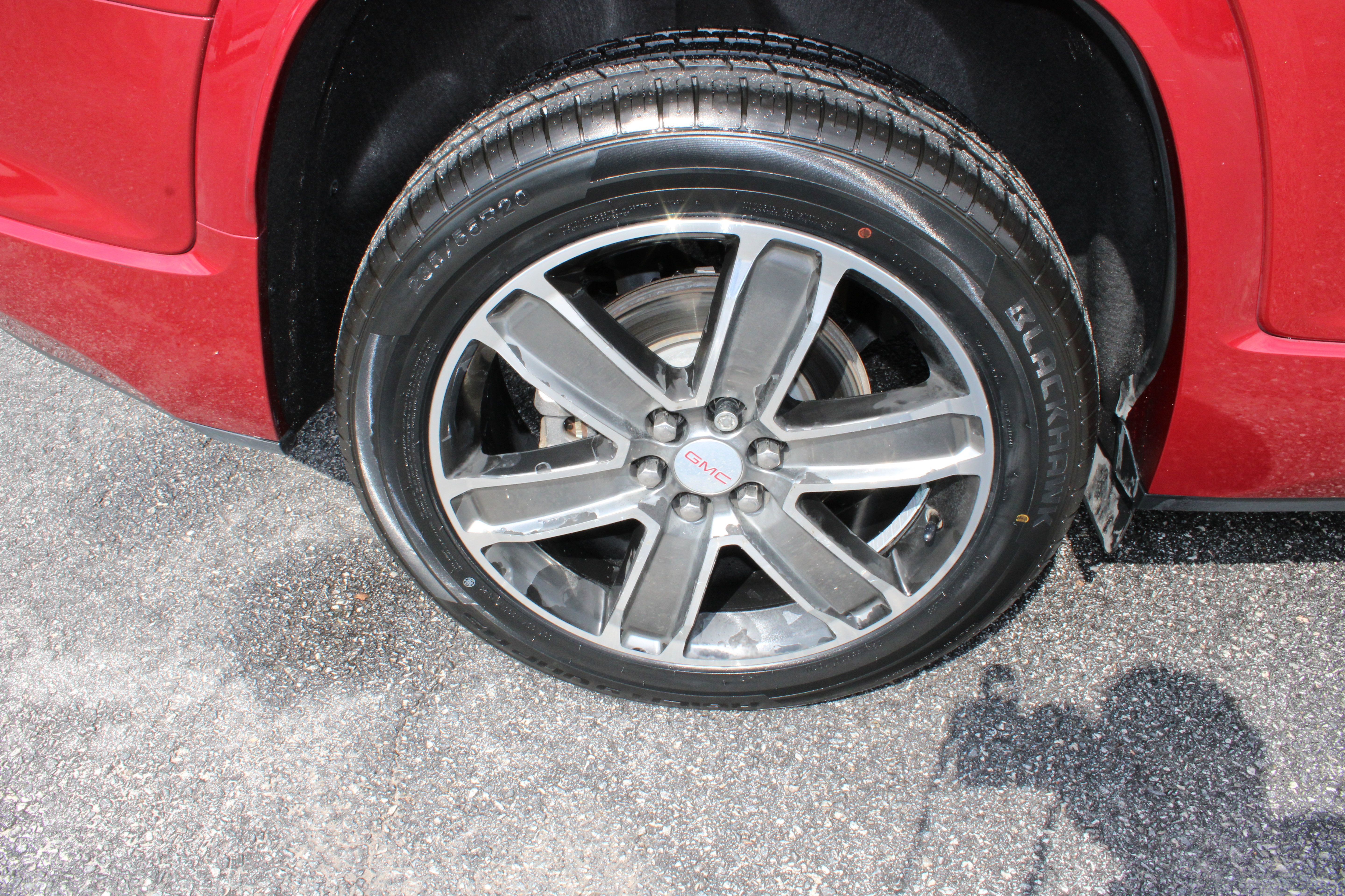 Used 2019 GMC Acadia Denali w/ Technology Package FWD image 12