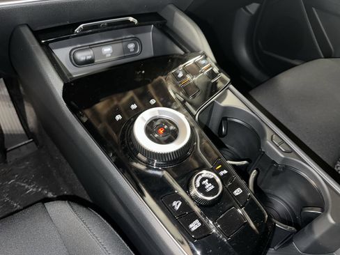 Certified 2025 Kia Sportage LX image 23