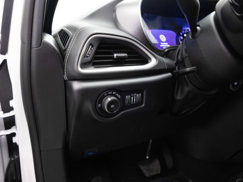 New 2026 Chrysler Pacifica Select FWD image 16
