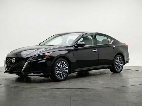 Used 2025 Nissan Altima 2.5 SV image 3