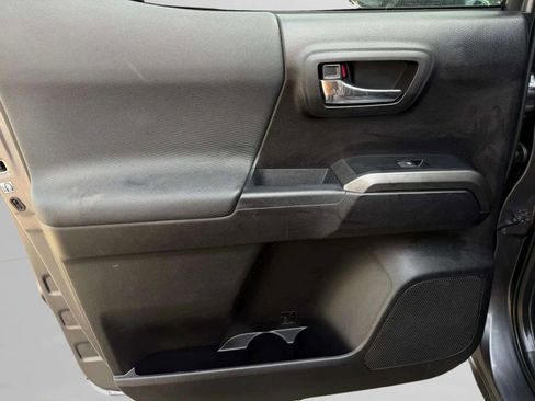 Used 2019 Toyota Tacoma TRD Off-Road image 15