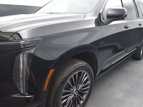 Used 2026 Cadillac Escalade ESV Platinum Sport w/ LPO, Floor Liner Package AWD/4WD image 39