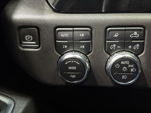 Used 2023 GMC Sierra 1500 SLT w/ SLT Premium Plus Package AWD/4WD image 35