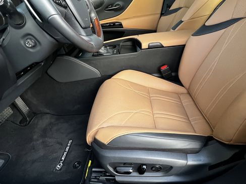 Used 2024 Lexus ES 300h Ultra Luxury w/ Accessory Package (Z2) image 17