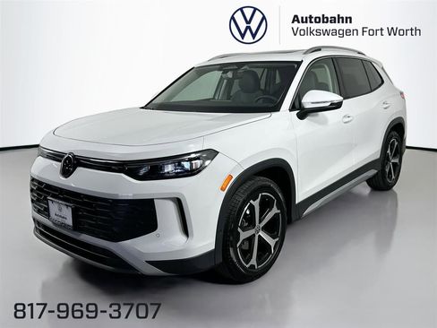 New 2025 Volkswagen Tiguan SE image 1