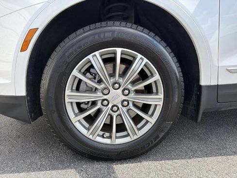 Used 2017 Cadillac XT5 Luxury w/ Driver Awareness Package FWD image 11