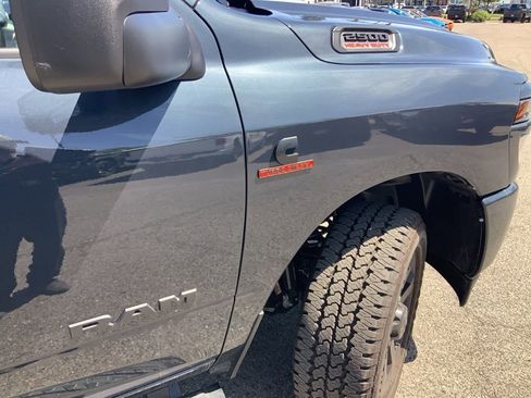 New 2025 RAM 2500 Big Horn AWD/4WD image 12