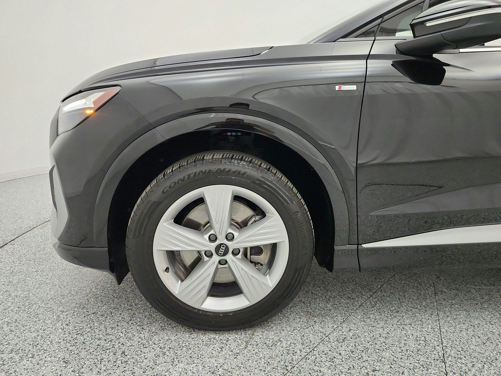 Used 2023 Audi Q4 e-tron Premium w/ Convenience Package AWD/4WD image 18