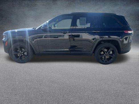 Used 2023 Jeep Grand Cherokee Altitude AWD/4WD image 2
