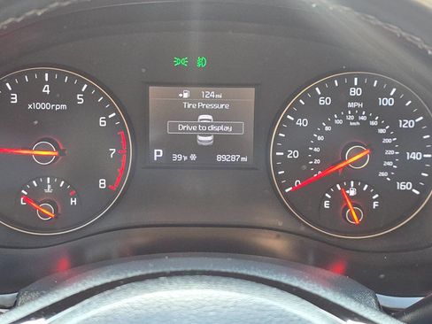 Used 2017 Kia Cadenza Premium w/ Luxury Package image 21